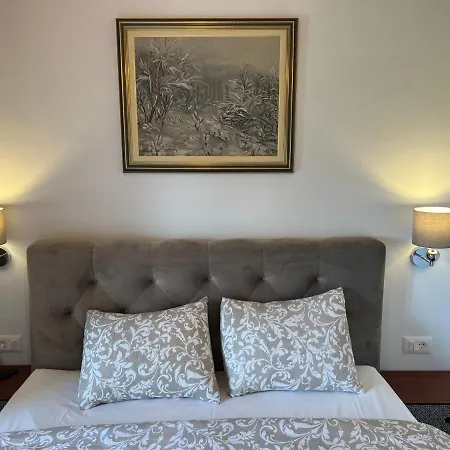 Mavrici, Neighbors Free Holiday home