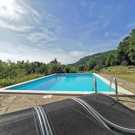 Vakantiehuis Mavrici, Nature Paradise With Pool